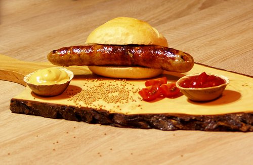 Bratwurst im Brötchen